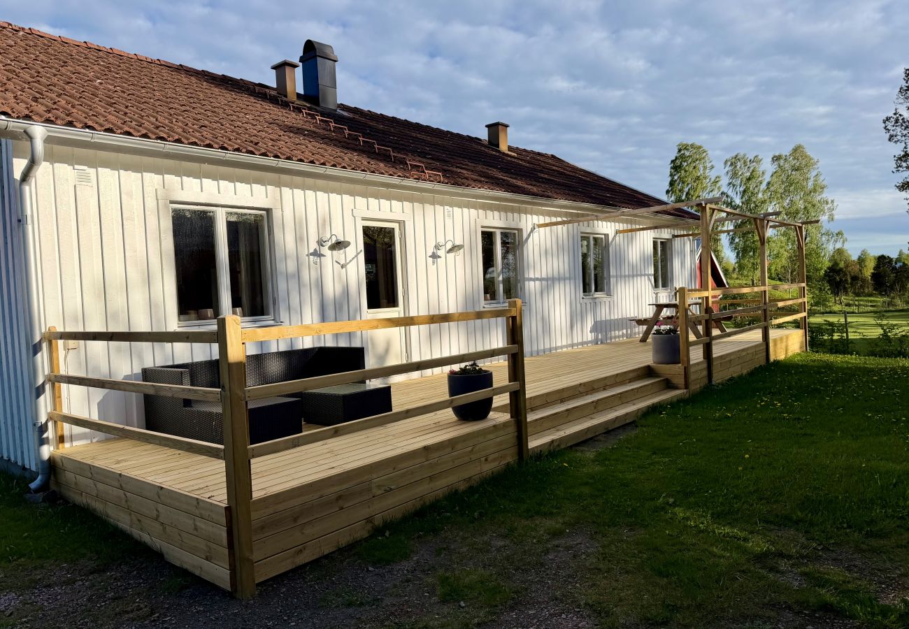 Ferienhaus in Ljung - Ländlicher Charme und moderner Komfort – naturnah und mit Bademöglichkeit |SE08016