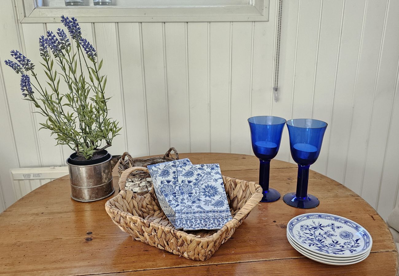 Ferienhaus in Ellös - Charmantes Ferienhaus am Meer in Ellös | SE09184