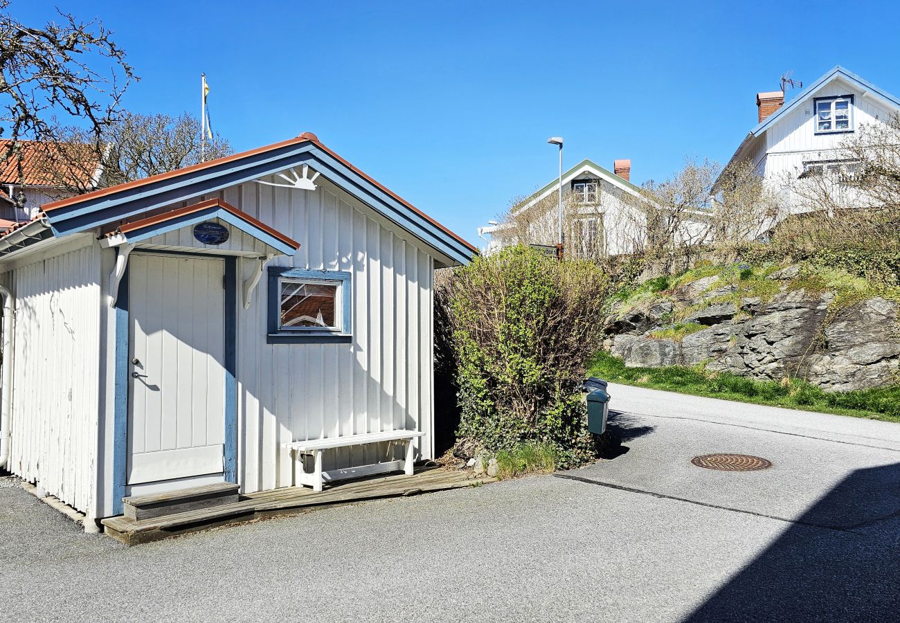 Ferienhaus in Ellös - Charmantes Ferienhaus am Meer in Ellös | SE09184