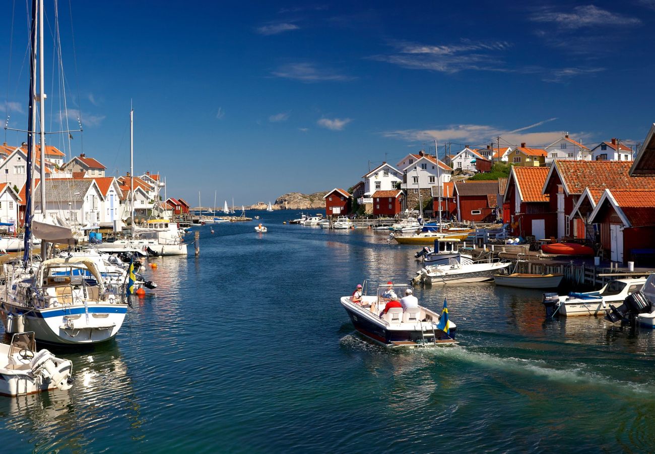 Ferienhaus in Ellös - Charmantes Ferienhaus am Meer in Ellös | SE09184