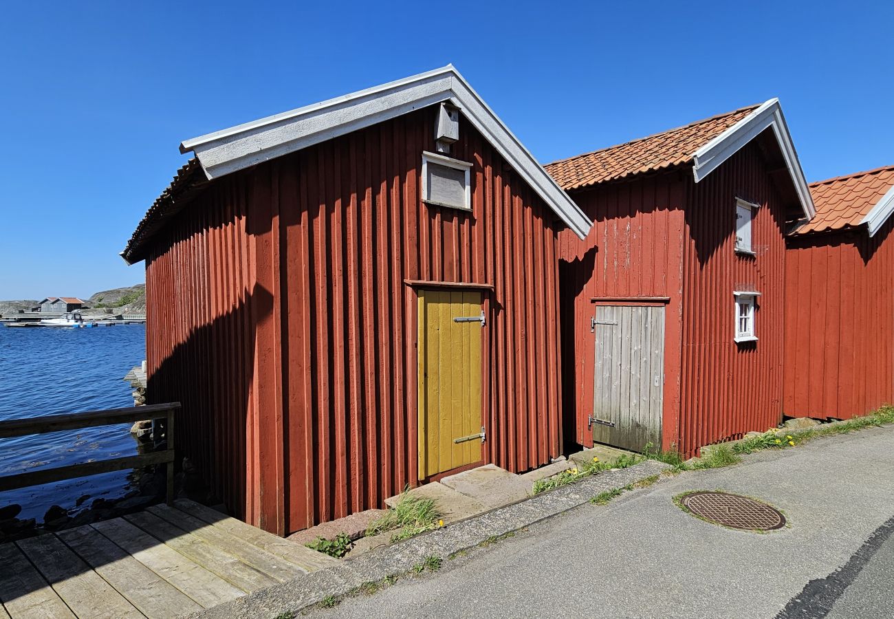 Ferienhaus in Ellös - Charmantes Ferienhaus am Meer in Ellös | SE09184