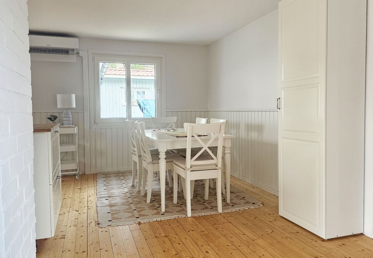 Ferienhaus in Hjälteby - Schärenhaus zwischen den Klippen von Bohuslän | SE09181