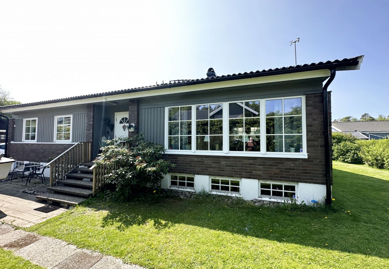 House in Tanumshede - Unique villa with spa and sauna in Tanumshede | SE09038
