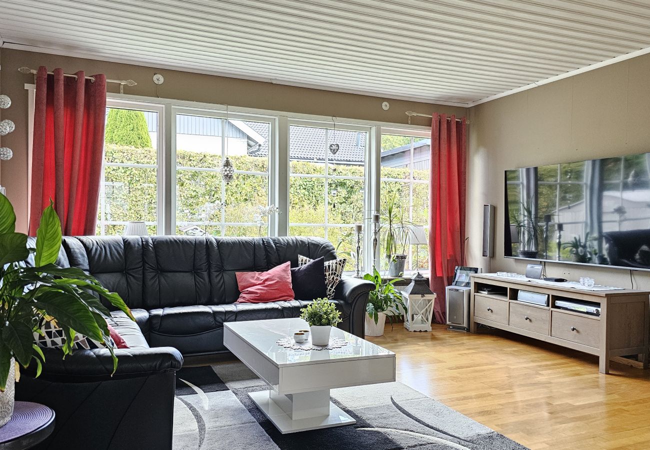 House in Tanumshede - Unique villa with spa and sauna in Tanumshede | SE09038
