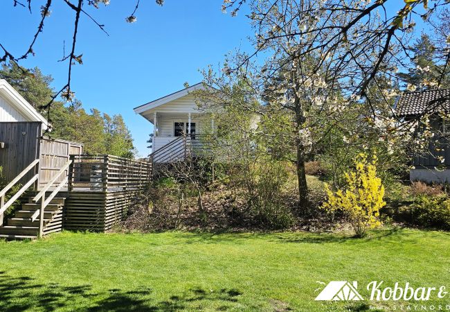 House in Varekil - Cozy cottage on beautiful Rossö, Orust | SE09130