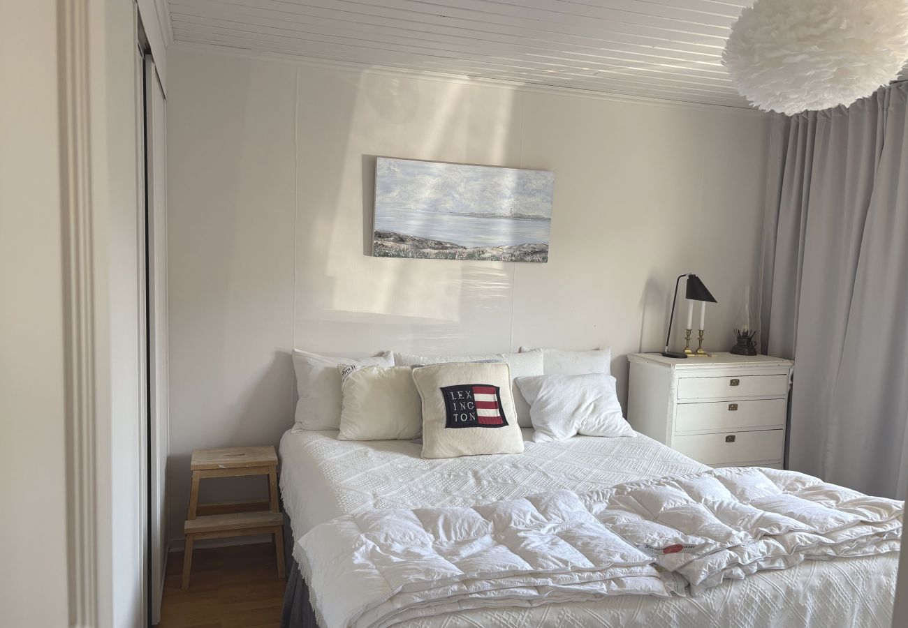 House in Ellös - Holiday home in Ellös, 300 m to a sandy beach | SE09113