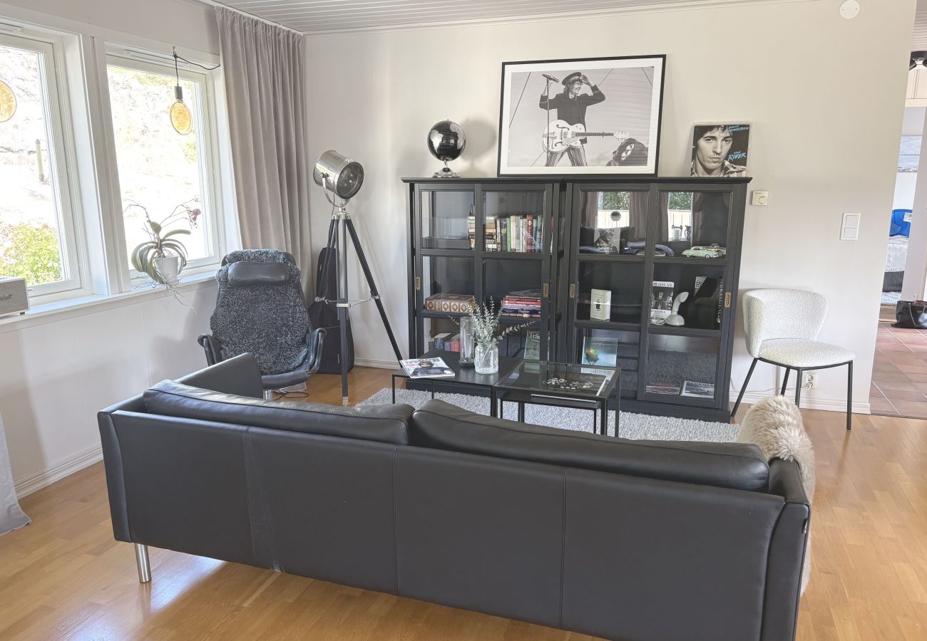 House in Ellös - Holiday home in Ellös, 300 m to a sandy beach | SE09113