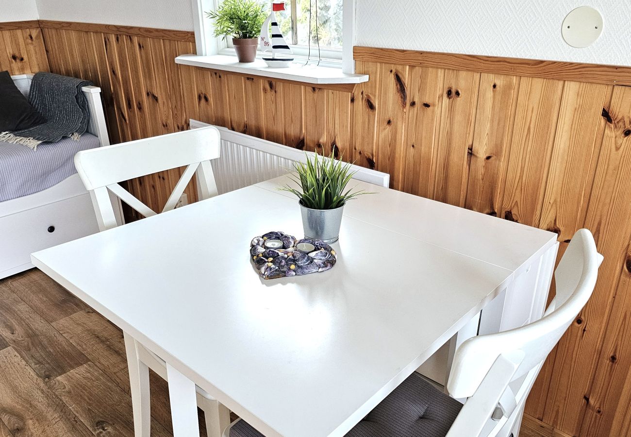 Cottage in Klövedal - SE09143