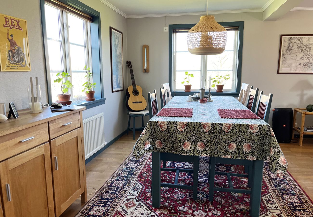 House in Hälleviksstrand - Villa with sea plot, pier and boathouse in Edshult | SE09172