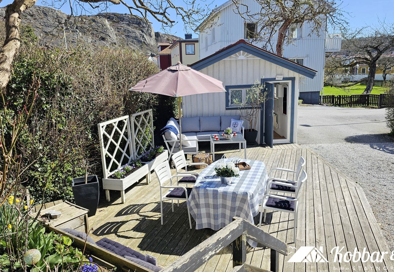 House in Ellös - Charming cottage by the sea in Ellös | SE09184