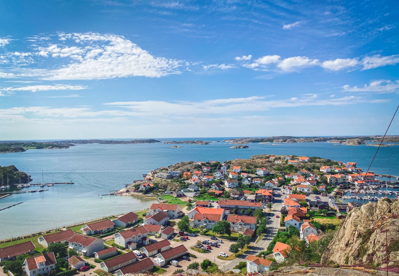 House in Ellös - Charming cottage by the sea in Ellös | SE09184