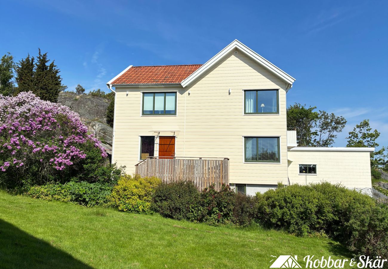 Apartment in Skärhamn - Apartment Near the Sea in Skärhamn | SE09178