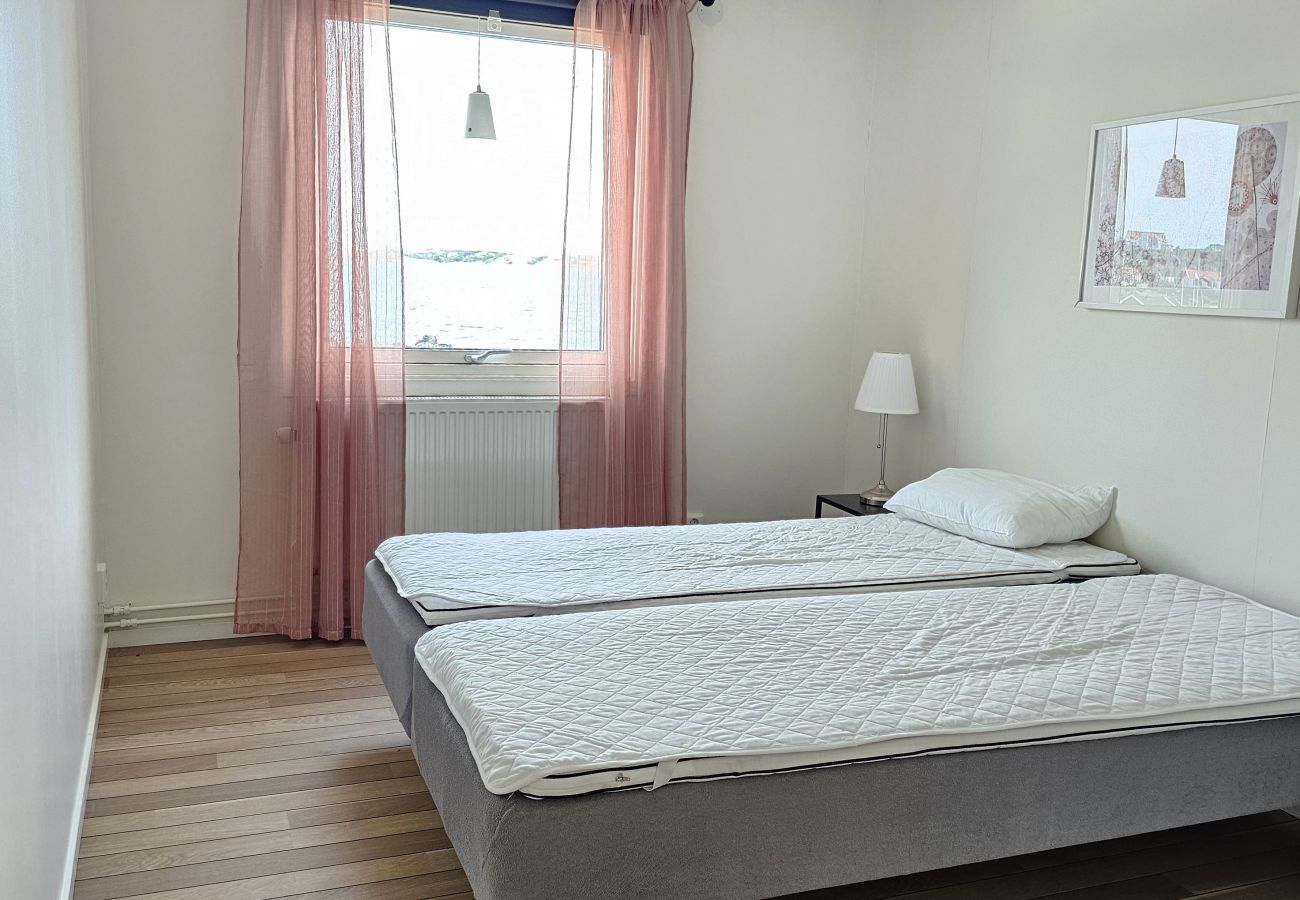 Apartment in Ellös - Beachfront Apartments in Ellös | SE09186