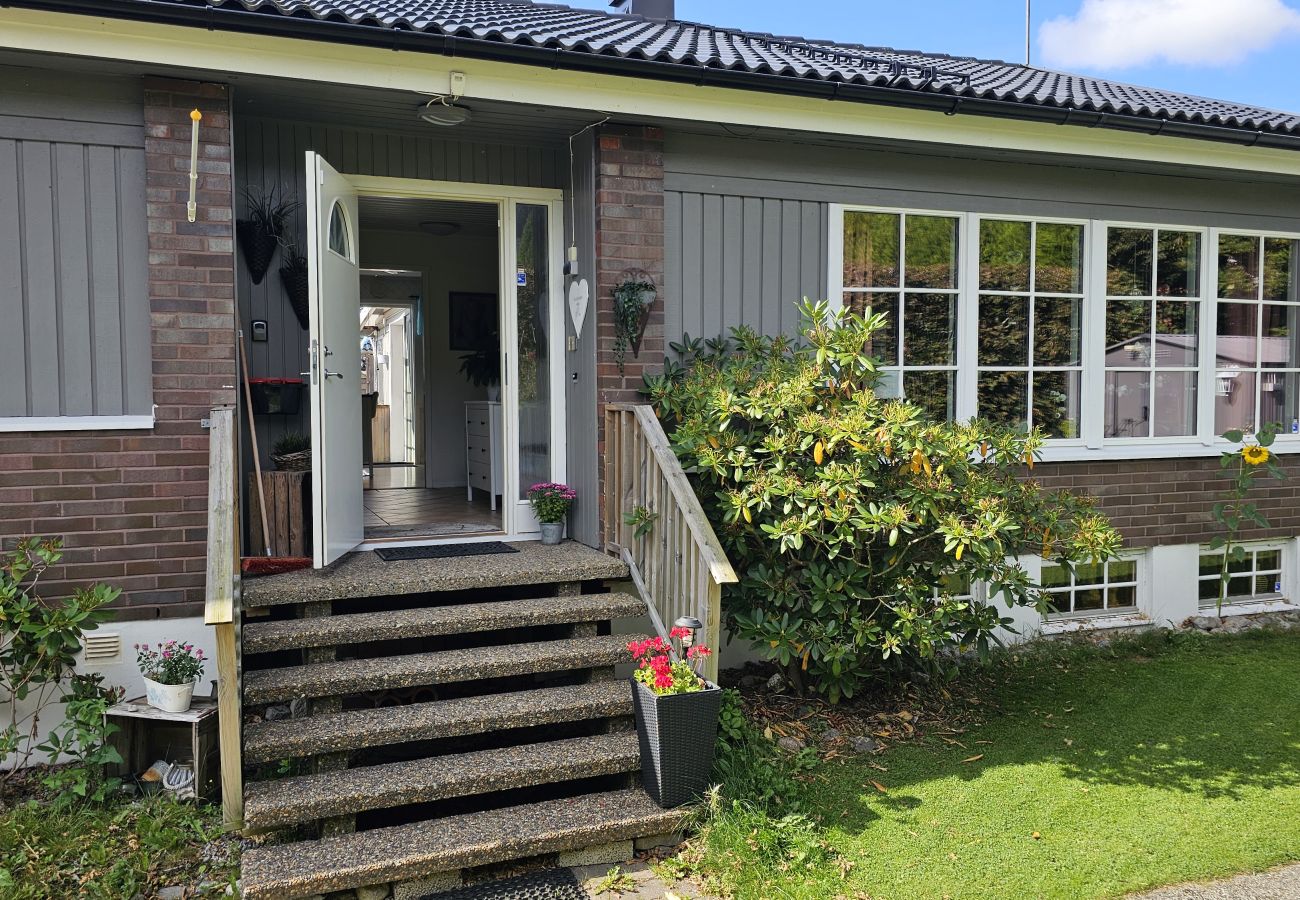 Stuga i Tanumshede - Unik villa med spa och bastu i Tanumshede | SE09038