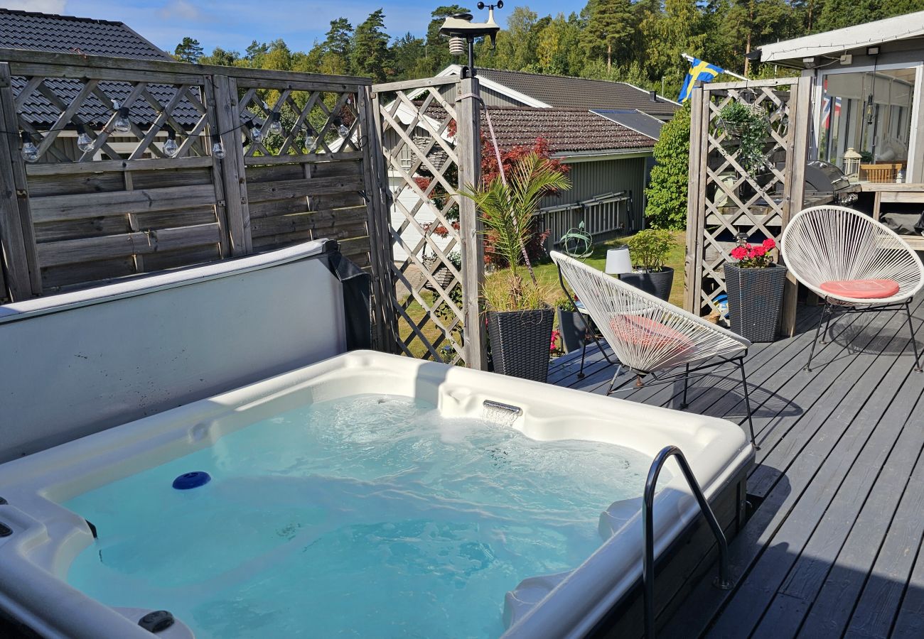 Stuga i Tanumshede - Unik villa med spa och bastu i Tanumshede | SE09038