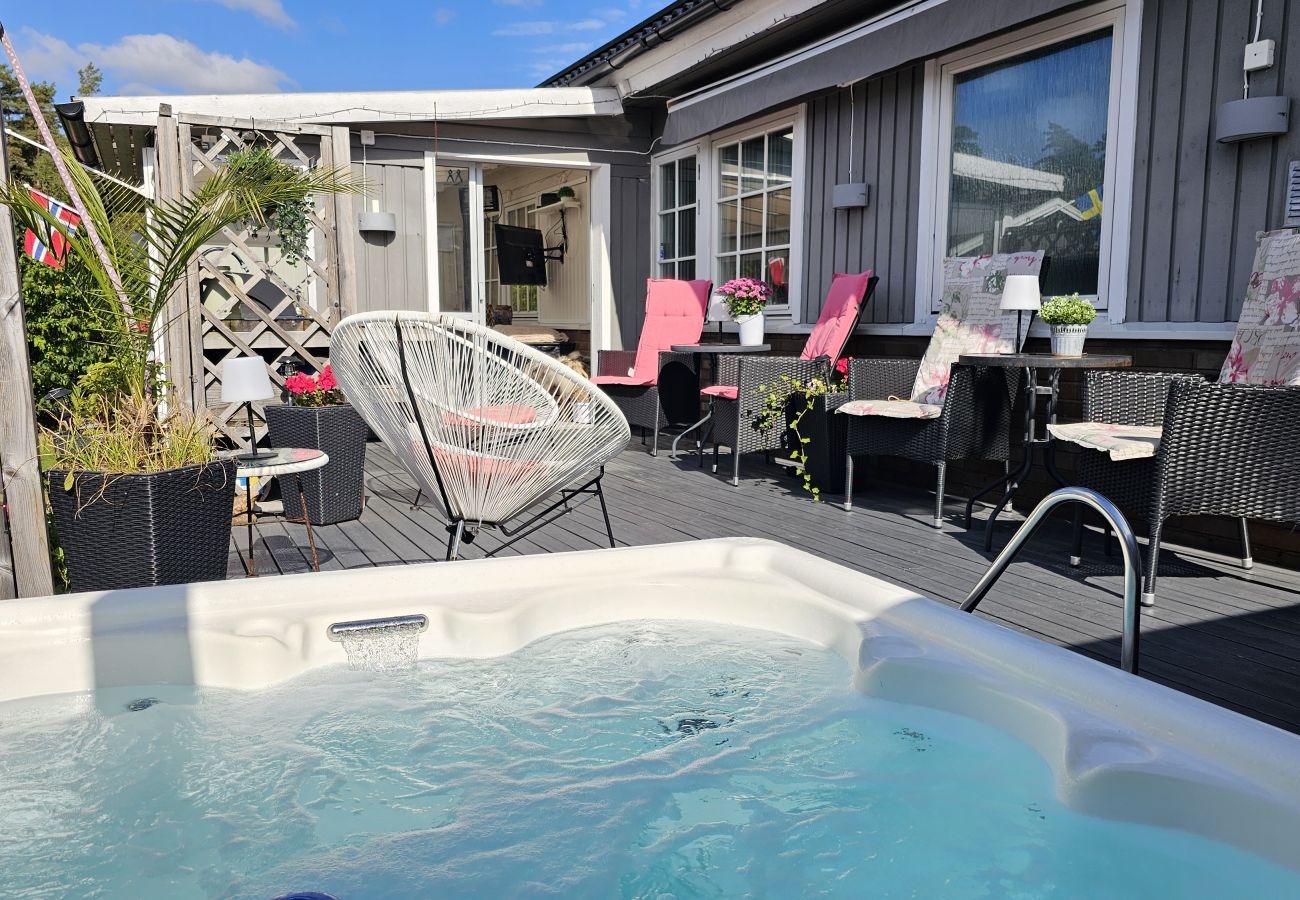Stuga i Tanumshede - Unik villa med spa och bastu i Tanumshede | SE09038