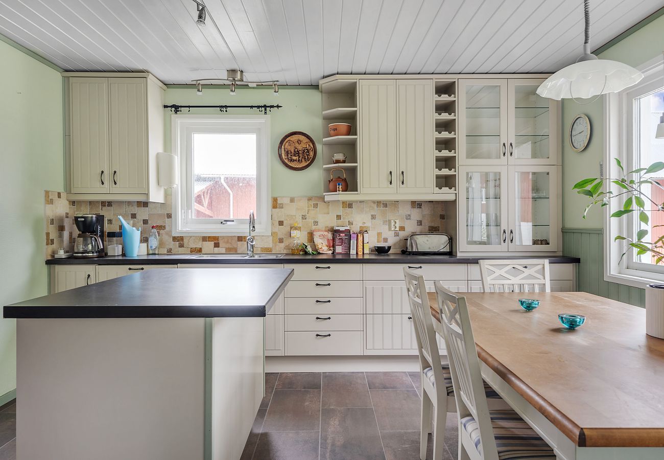 Stuga i Ellös - SE09105