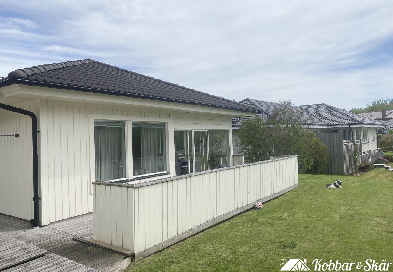 Stuga i Ellös - Semesterhus i Ellös, 300m till sandstrand | SE09113