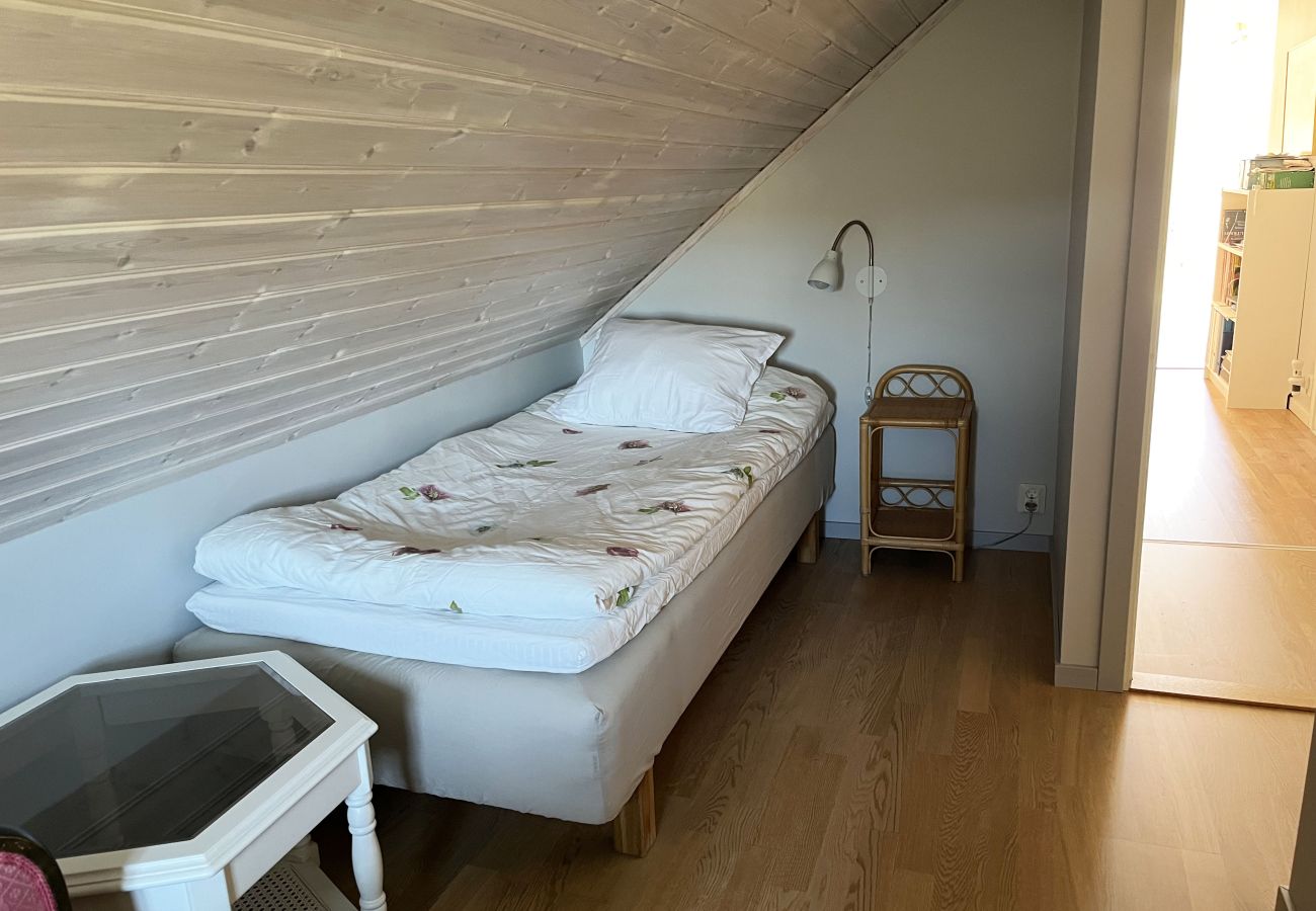 Stuga i Hälleviksstrand - Villa med havstomt, brygga och sjöbod i Edshult | SE09172