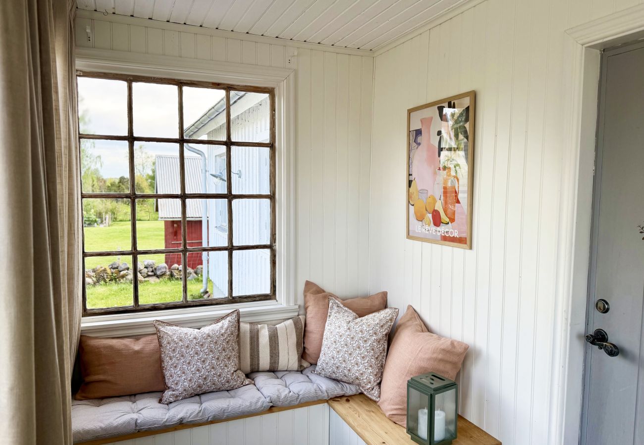 Stuga i Ljung - Lantlig charm och modern komfort – nära natur och bad |SE08016
