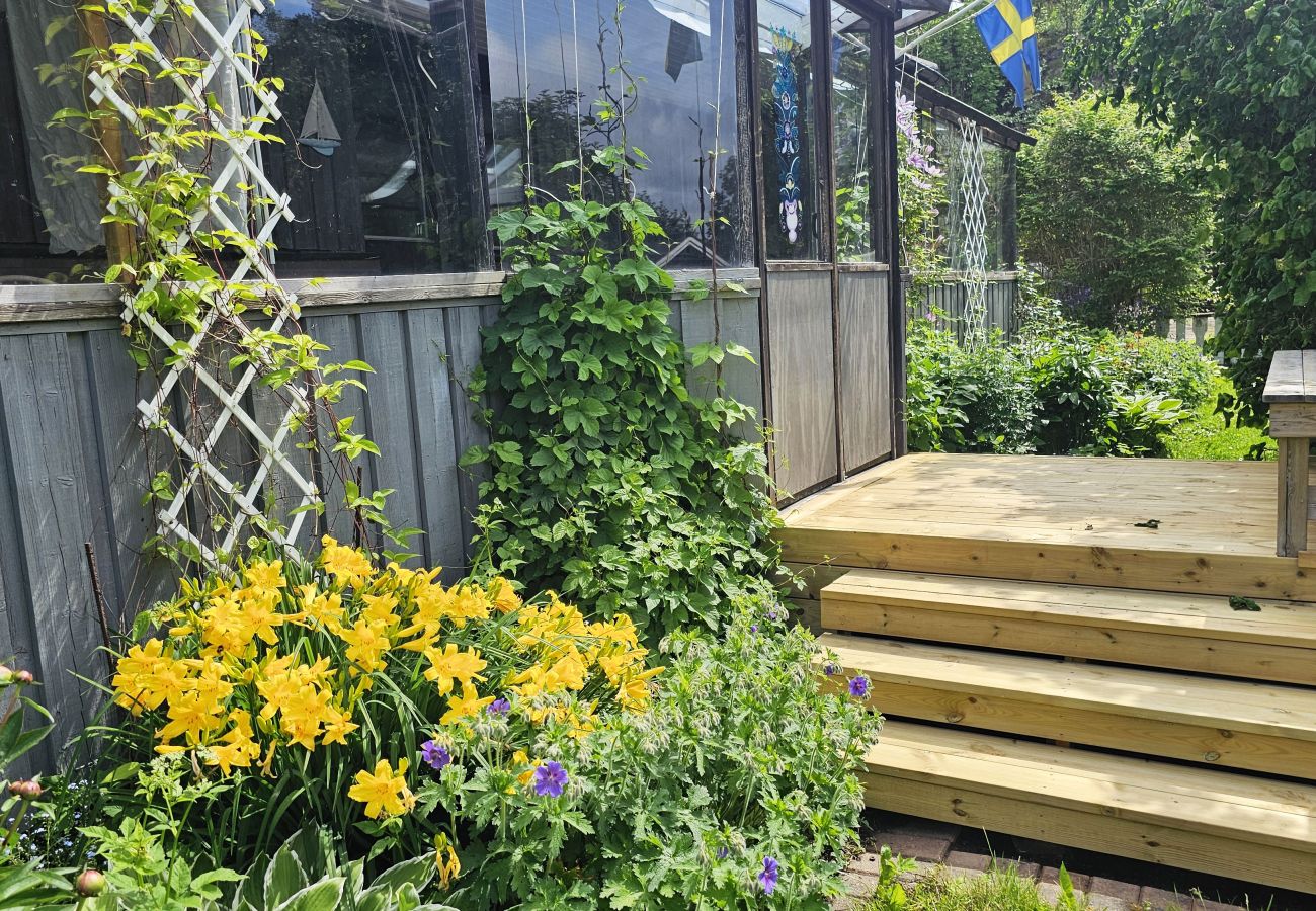 Stuga i Varekil - Stort rymligt hus med bastu på Orust | SE09182