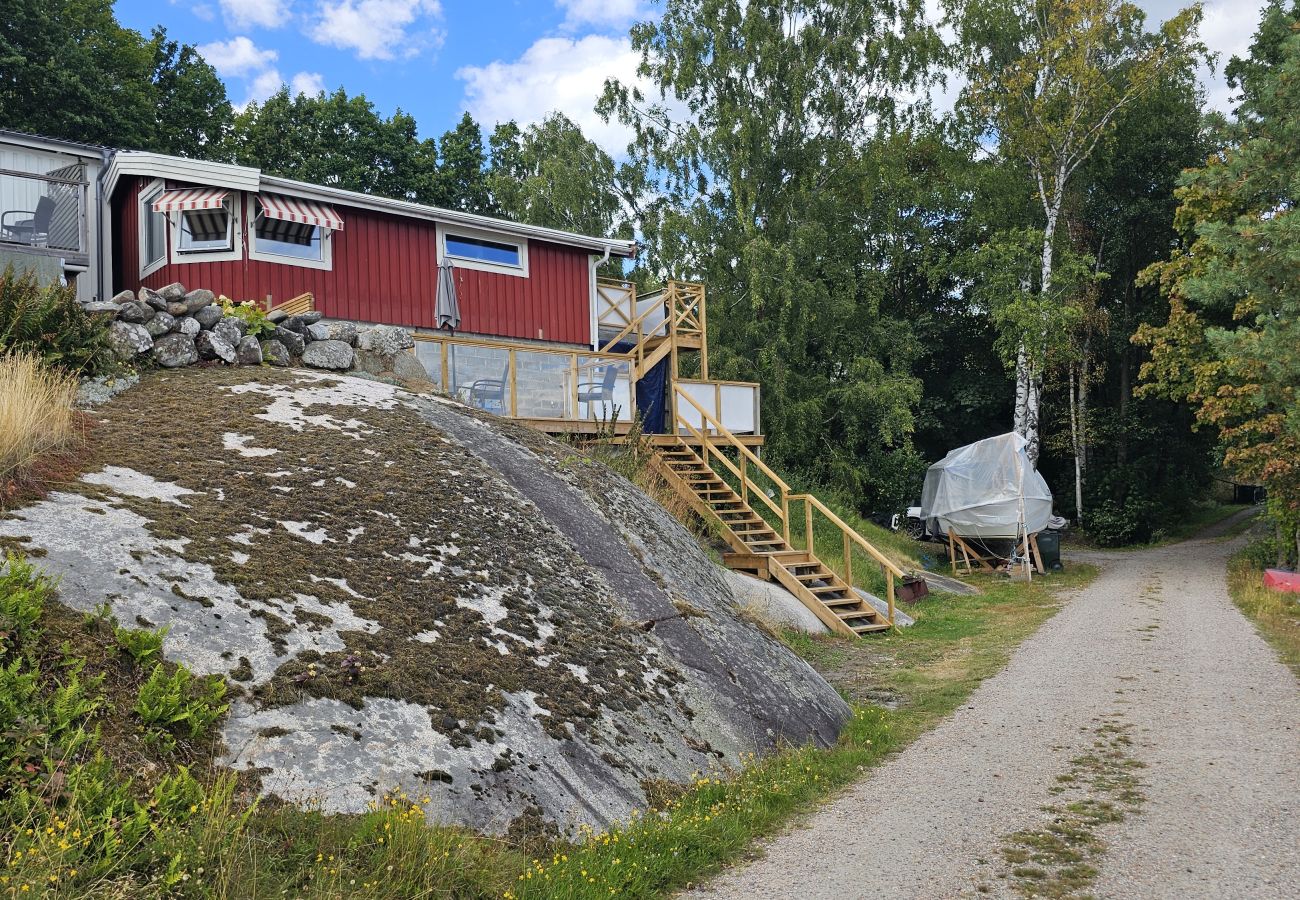 Stuga i Myggenäs - Charmig stuga i Myggenäs 20 m till havet | SE09169