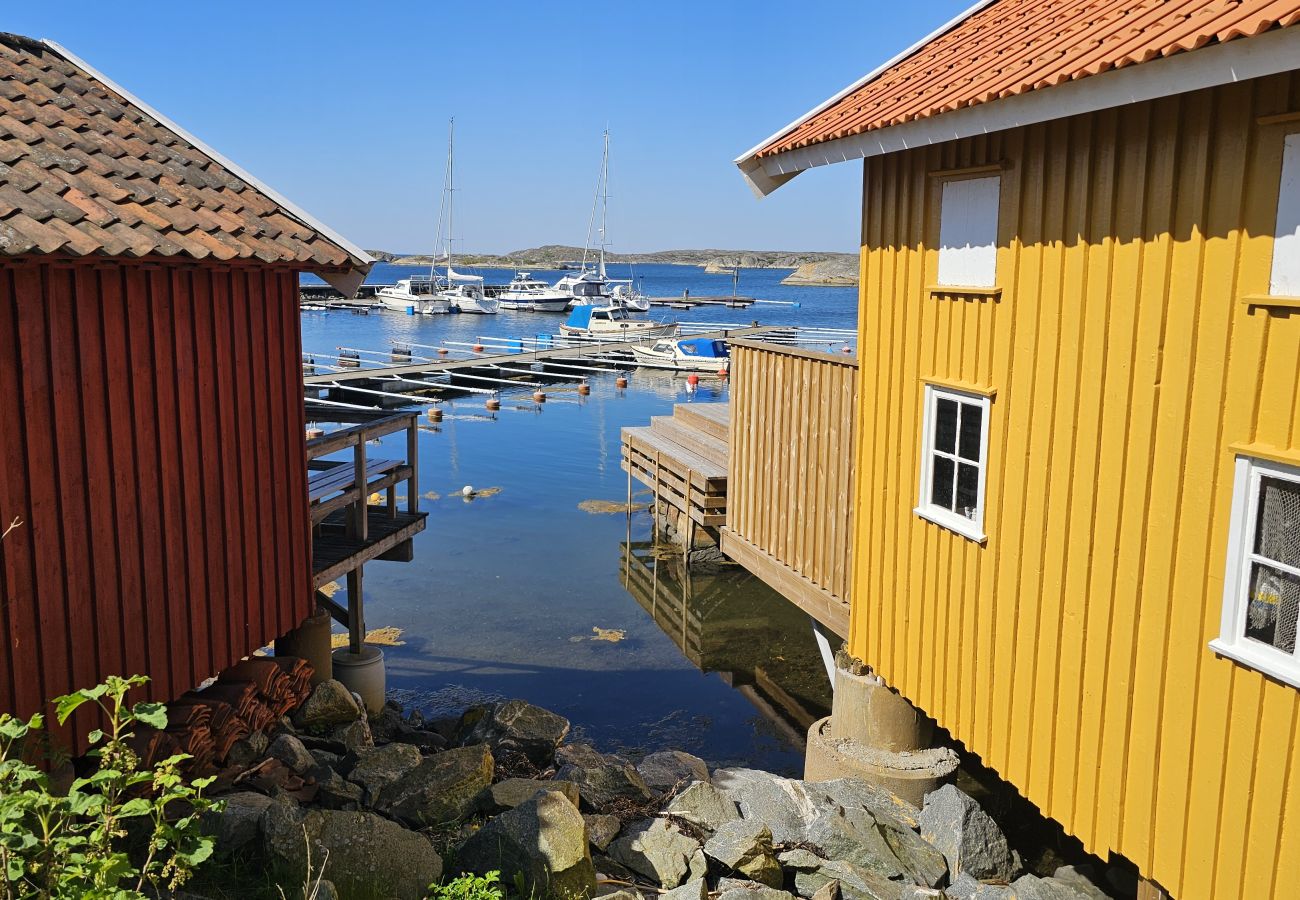 Stuga i Ellös - Charmig stuga vid havet i Ellös | SE09184