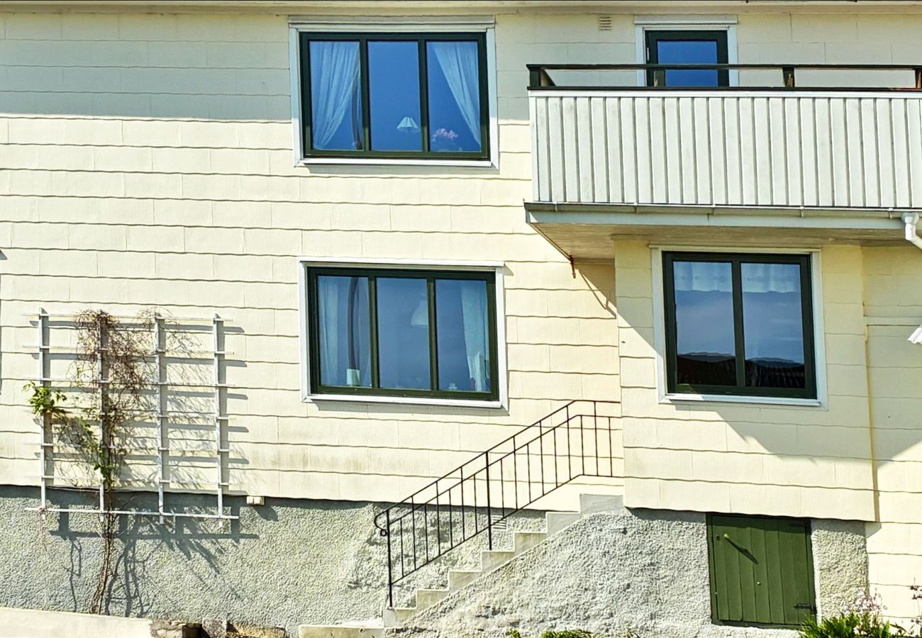 Lägenhet i Skärhamn - Apartment Near the Sea in Skärhamn | SE09178