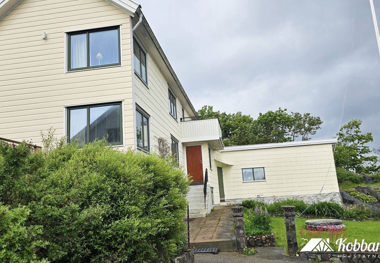 Lägenhet i Skärhamn - Apartment Near the Sea in Skärhamn | SE09178