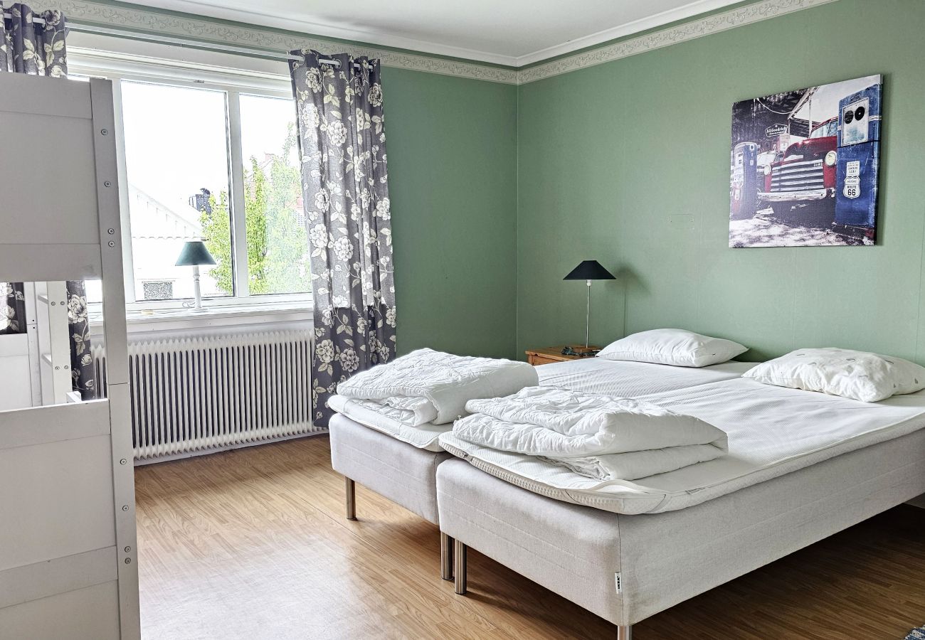 Lägenhet i Skärhamn - Apartment Near the Sea in Skärhamn | SE09178