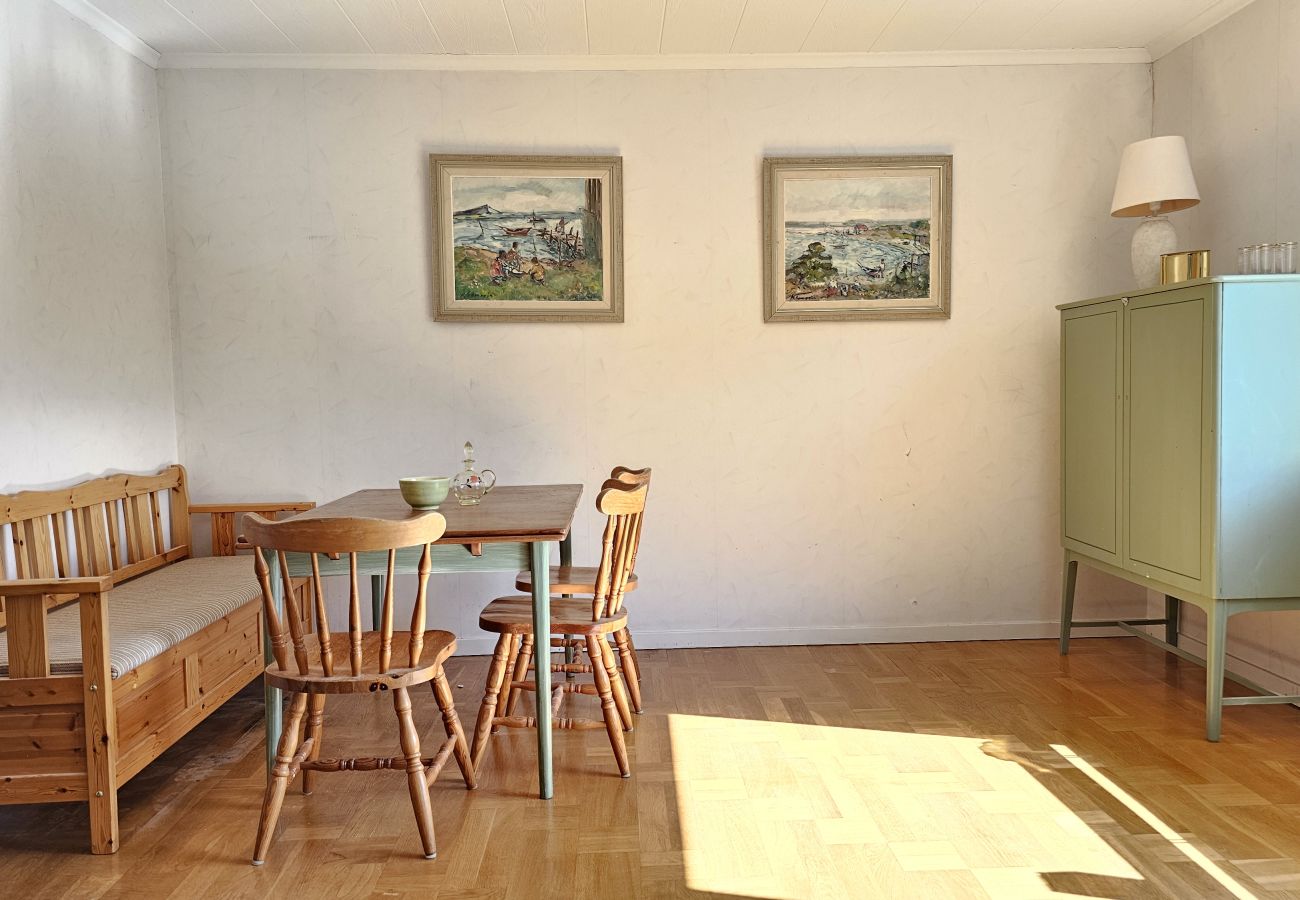 Stuga i Skärhamn - Funktionell lägenhet i två plan i Skärhamn | SE09175