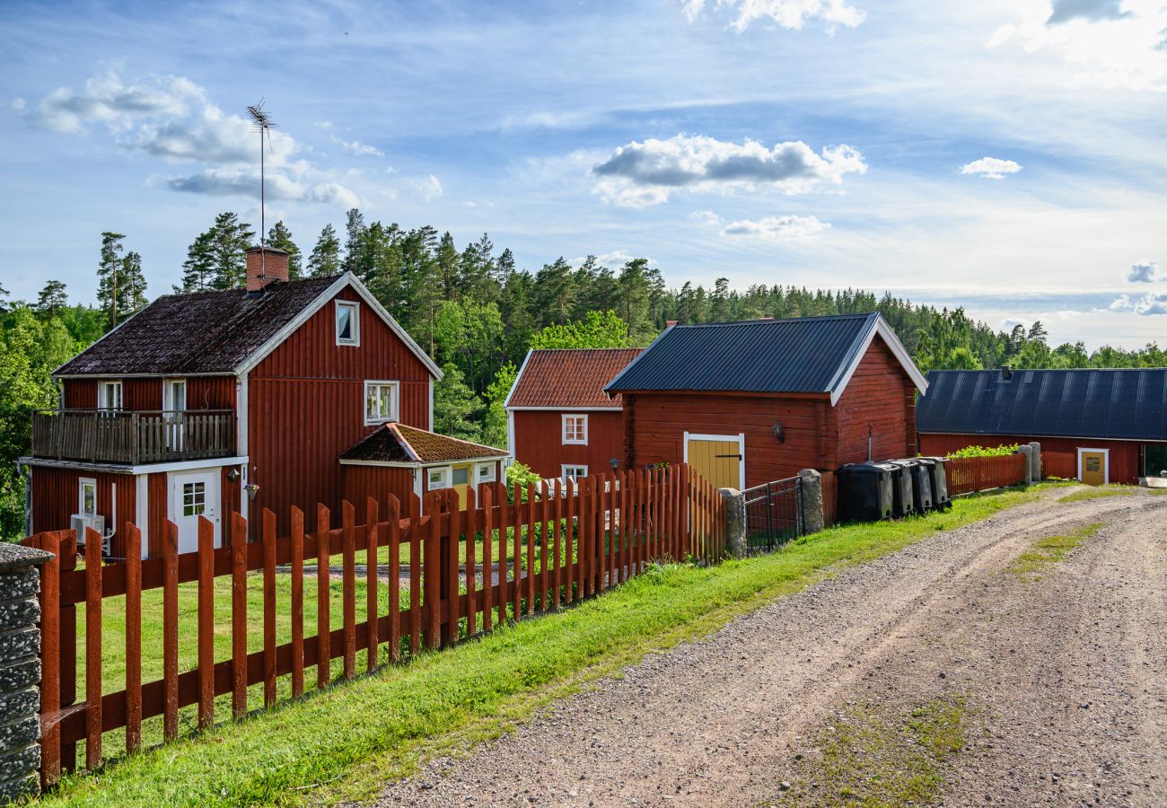 Stuga i Vena - Lantligt hus nära Astrid Lindgrens värld | SE05100